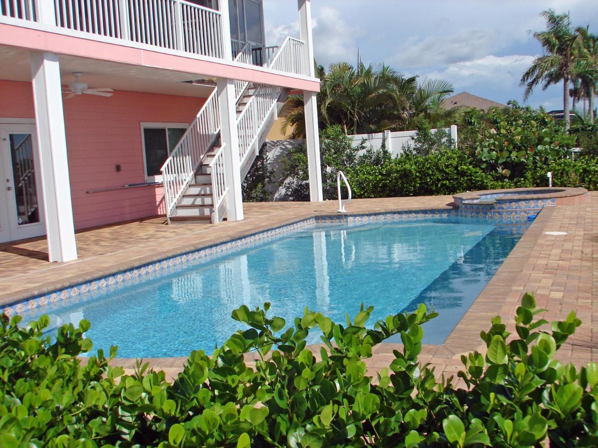Kokopelli Villa - Matlacha waterfront close to Cap Coral - private home locally managed, fair & honest pricing - Housity