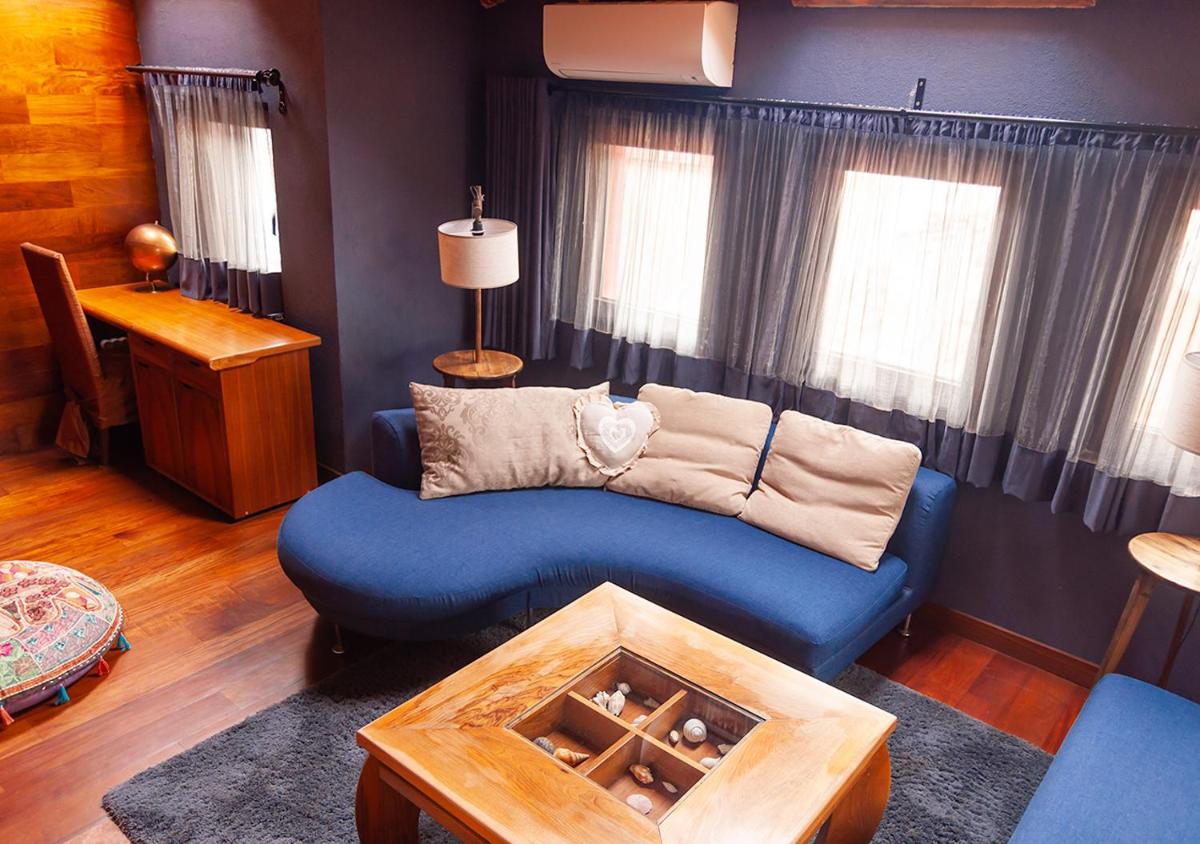 Karina Art Mountain View Apartment - Housity