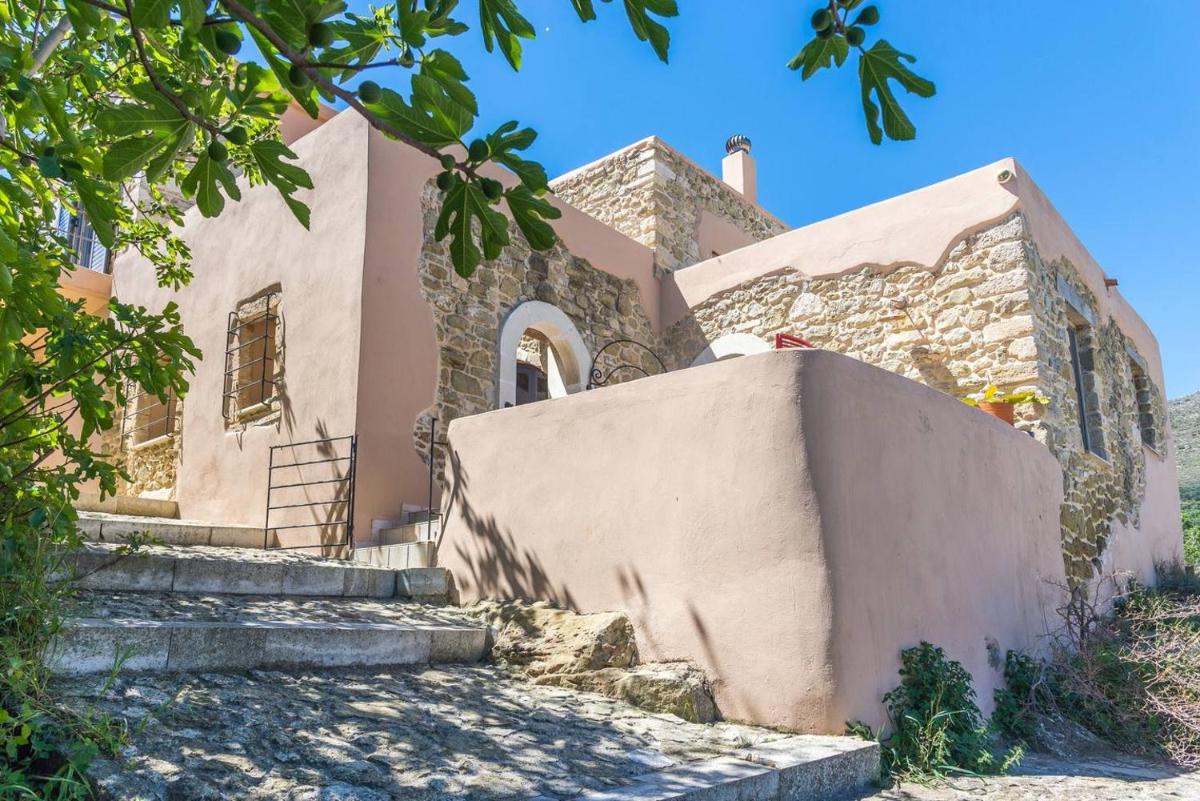 Joy: Artist's Stone House With Countryside Views - Housity