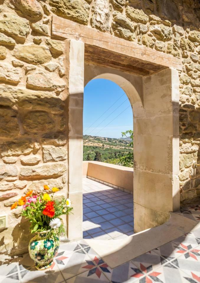 Joy: Artist's Stone House With Countryside Views - Housity