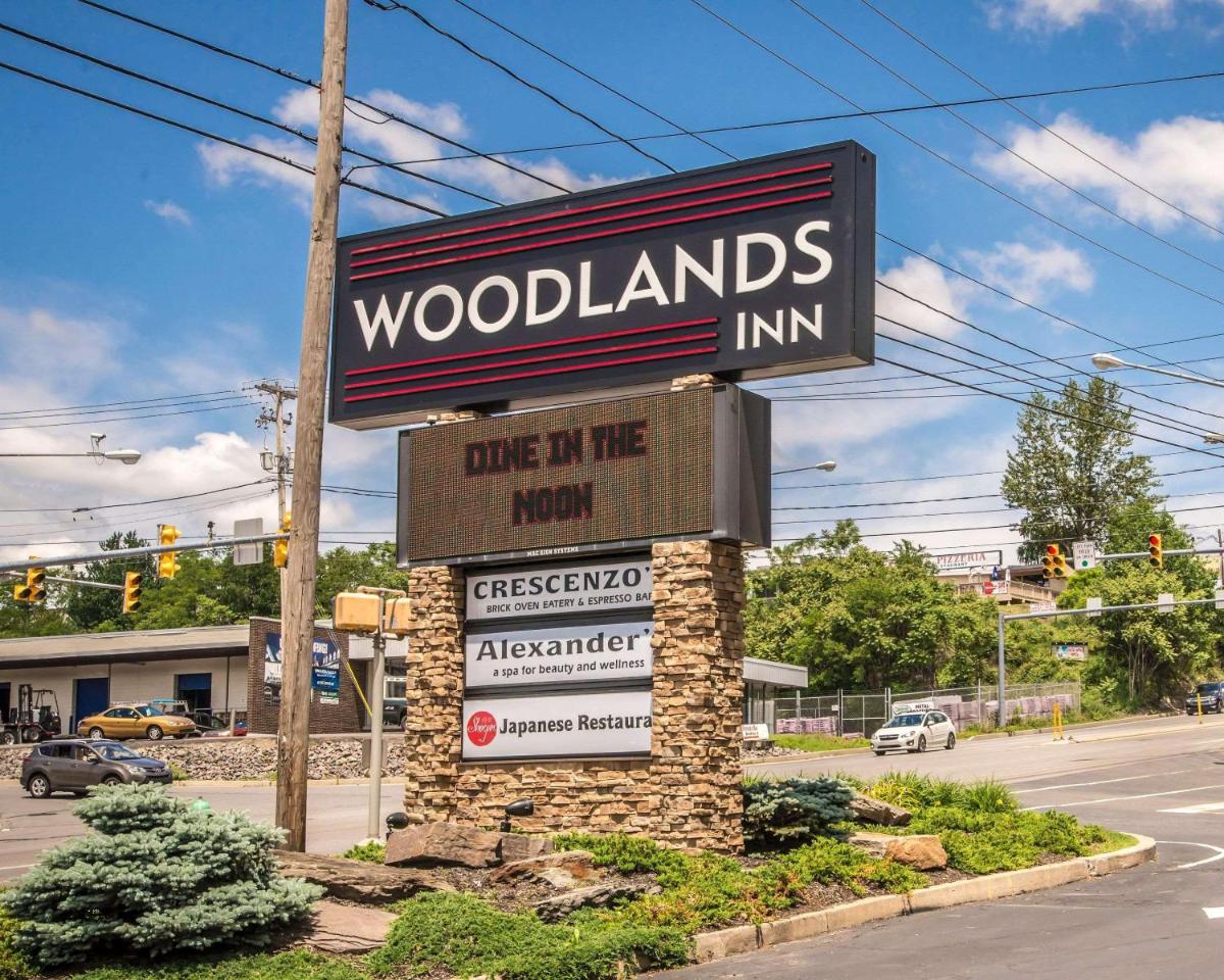 The Woodlands Inn - Housity