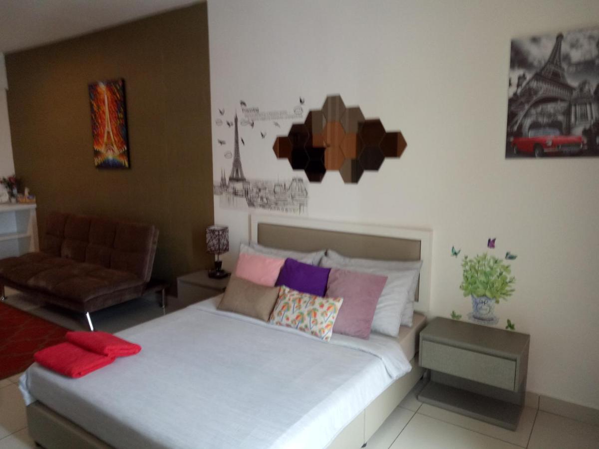 Suitetrails - Bangi Studio Suite - Netflix