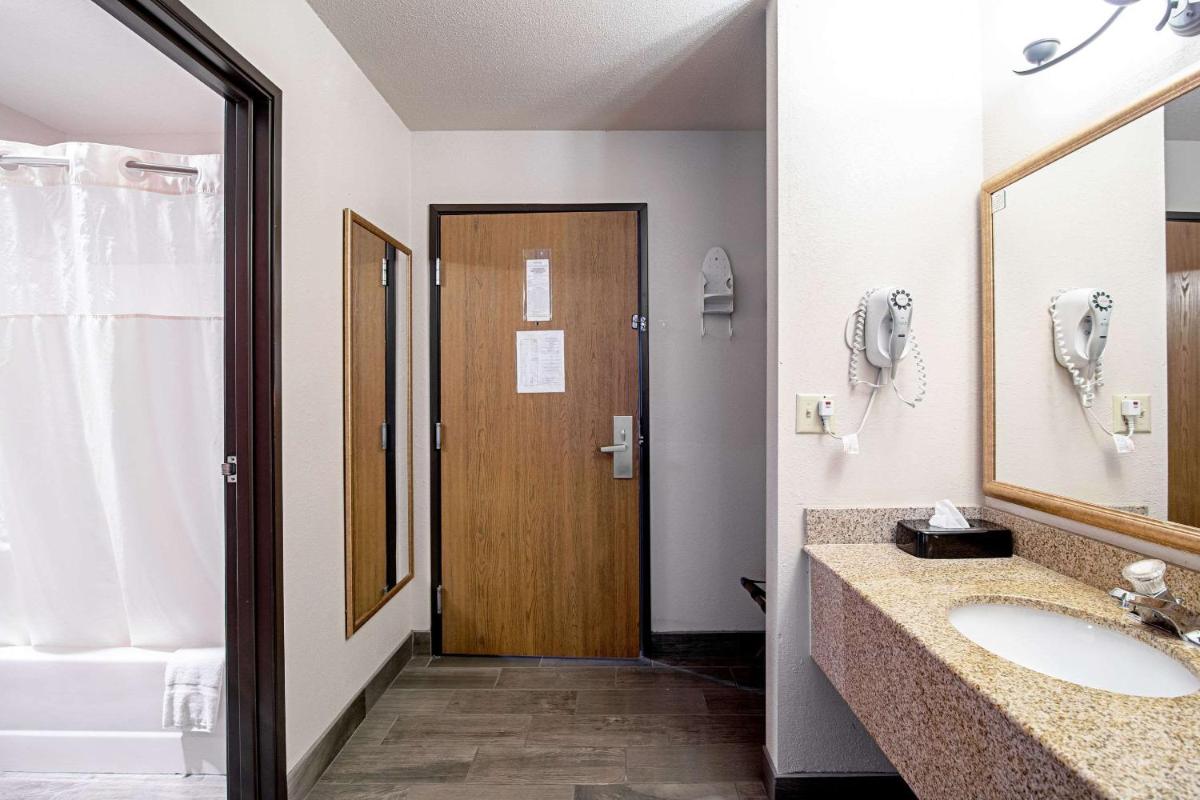 Quality Inn Huron - Housity
