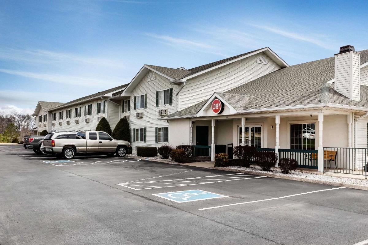 Econo Lodge Inn & Suites Dickson - Housity