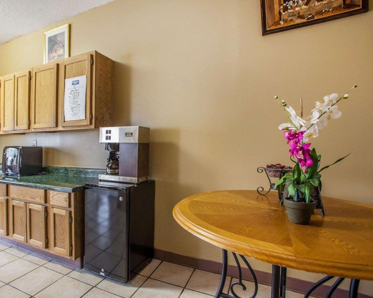Rodeway Inn Nashville Airport - Housity
