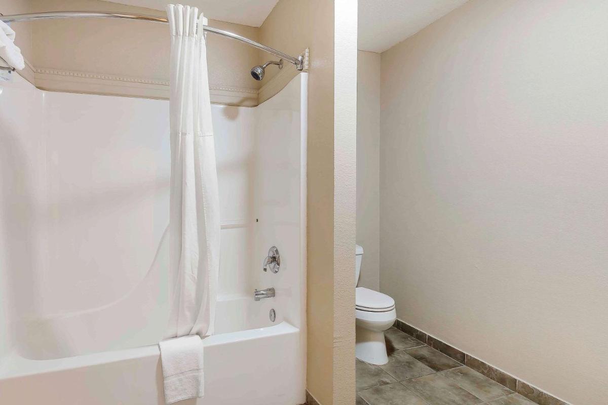 Quality Inn & Suites Sevierville - Pigeon Forge - Housity