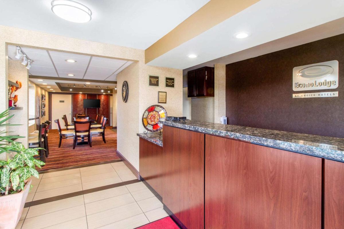 Econo Lodge - Housity