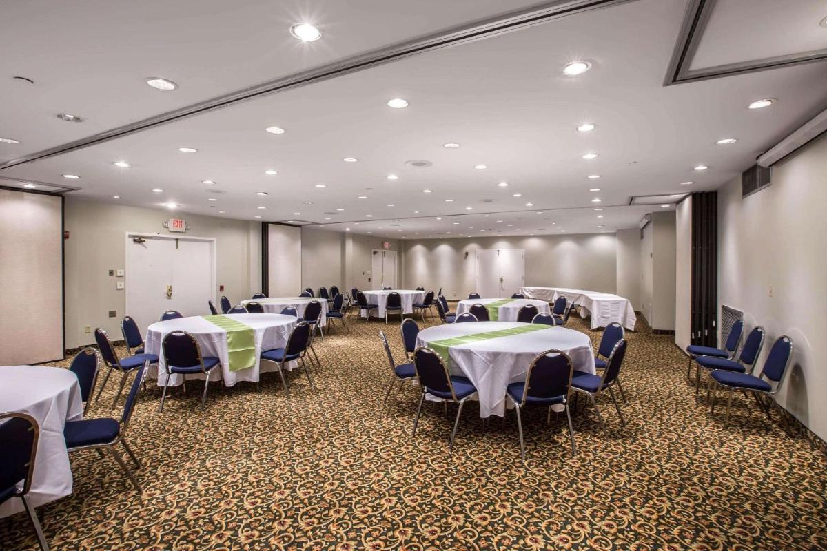 Greeneville Inn And Suites - Housity