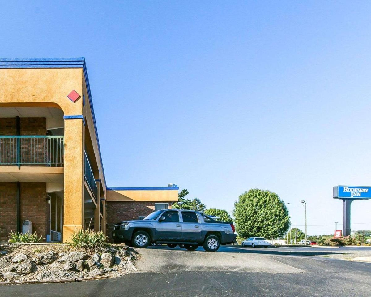 Rodeway Inn - Housity