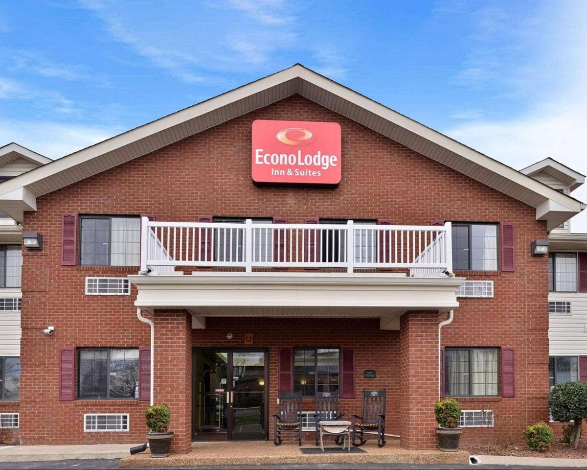 Econo Lodge Inn & Suites - Housity