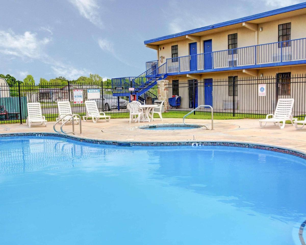 Rodeway Inn New Braunfels - San Antonio Area - Housity