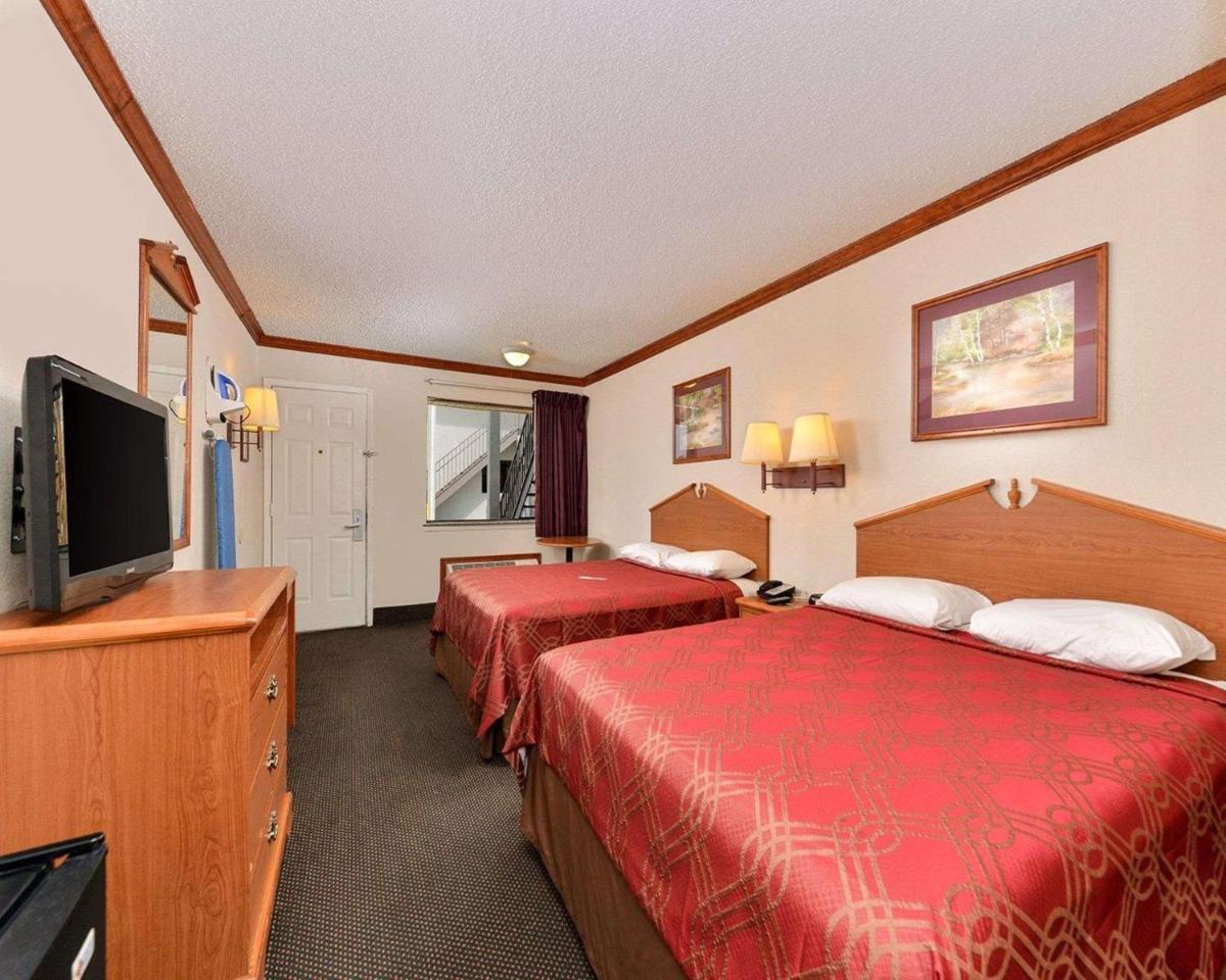 Econo Lodge - Housity