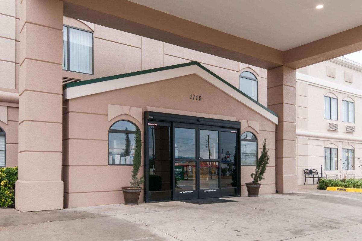 Comfort Inn North Conroe - Housity