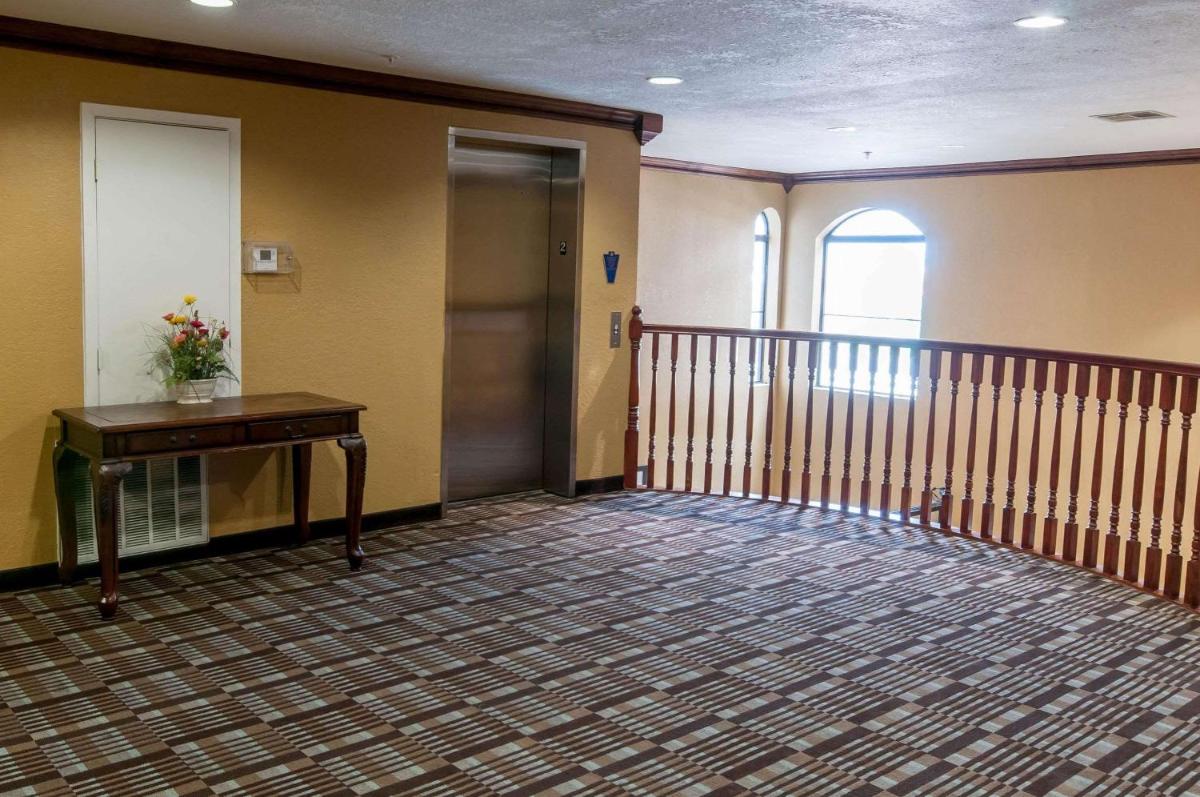 Comfort Inn North Conroe - Housity