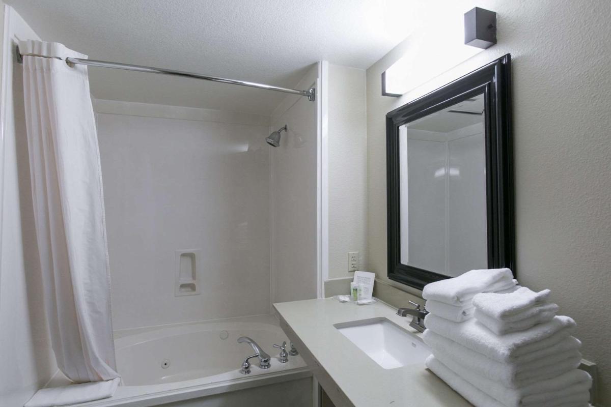 Comfort Suites Austin NW Lakeline - Housity