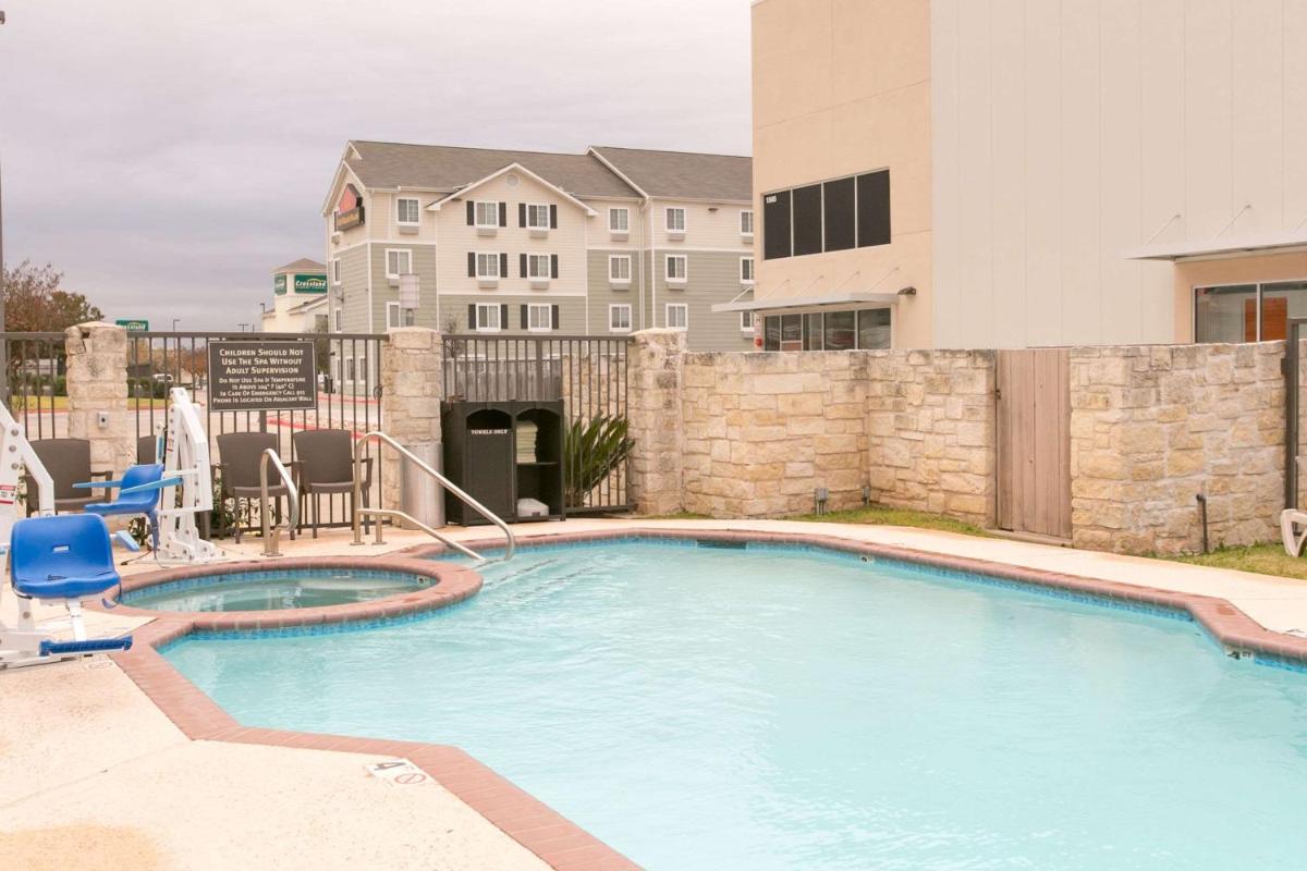Comfort Suites Austin NW Lakeline - Housity