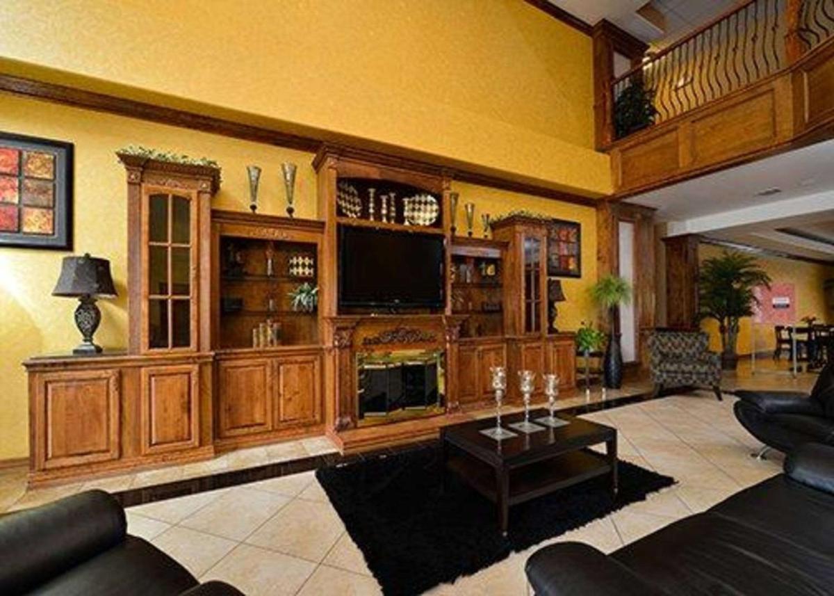 Comfort Suites - Housity