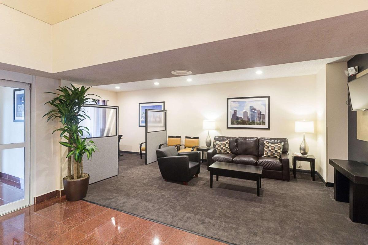 Quality Inn & Suites West Chase - Housity