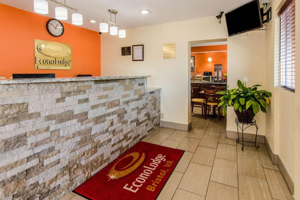 Econo Lodge Near Motor Speedway - Housity