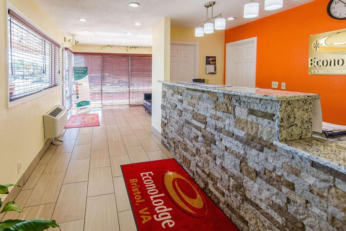 Econo Lodge Near Motor Speedway - Housity