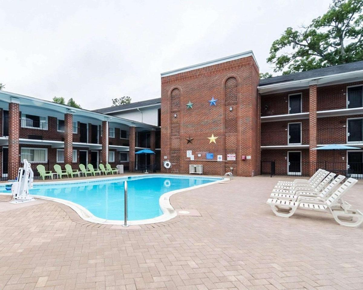 Rodeway Inn & Suites Williamsburg Central - Housity