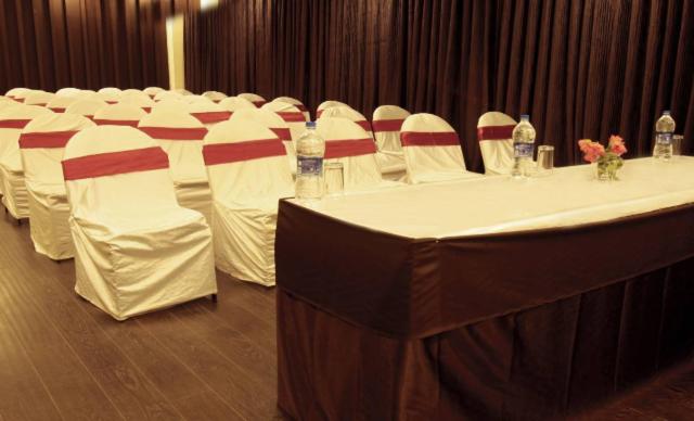 J Hotel - Housity