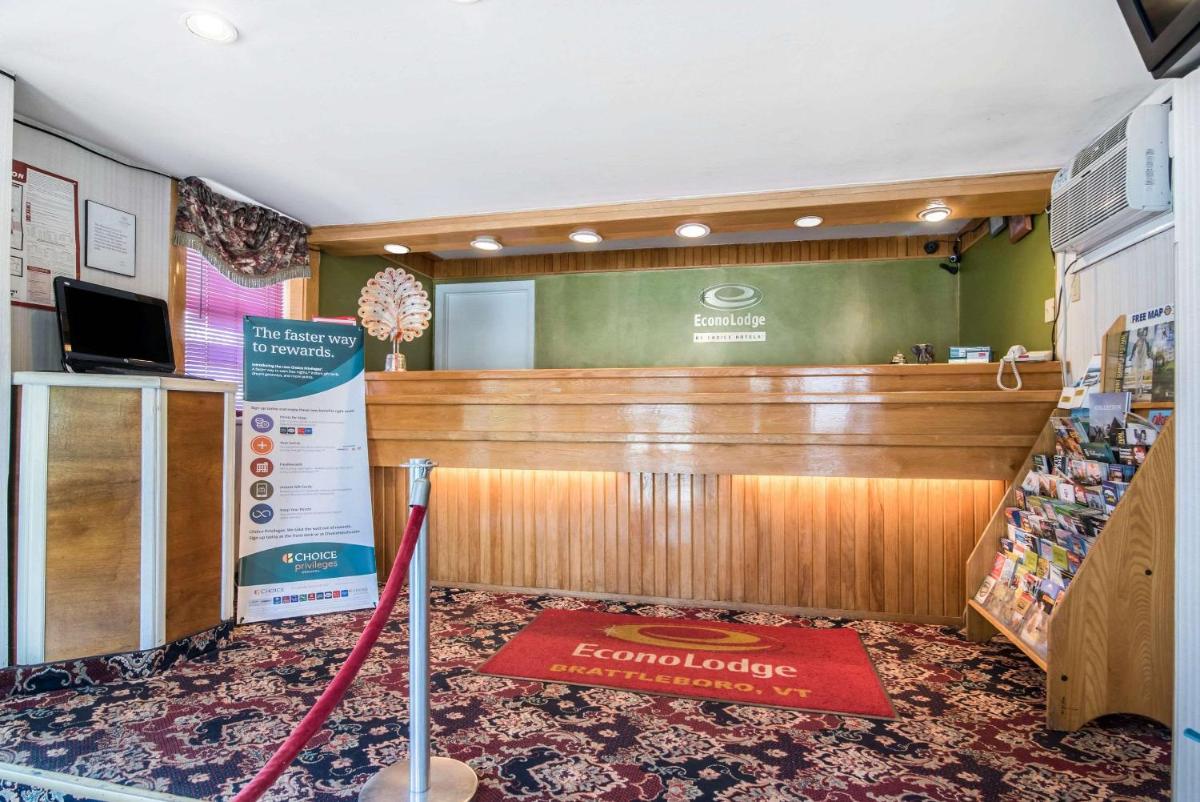 Econo Lodge Brattleboro South - Housity