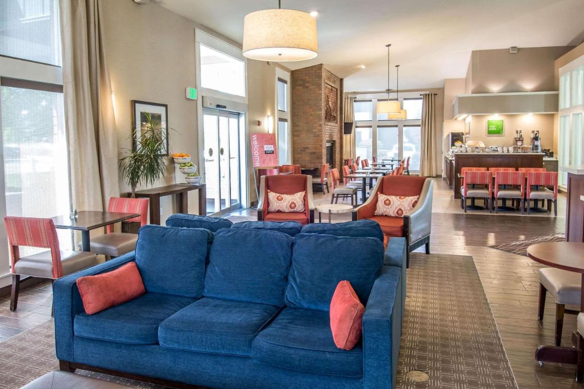 Comfort Inn & Suites - Housity