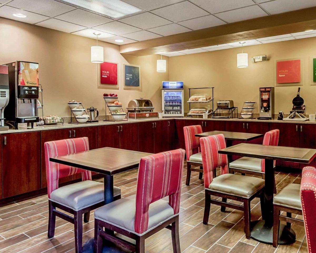 Comfort Inn & Suites Grafton-Cedarburg - Housity