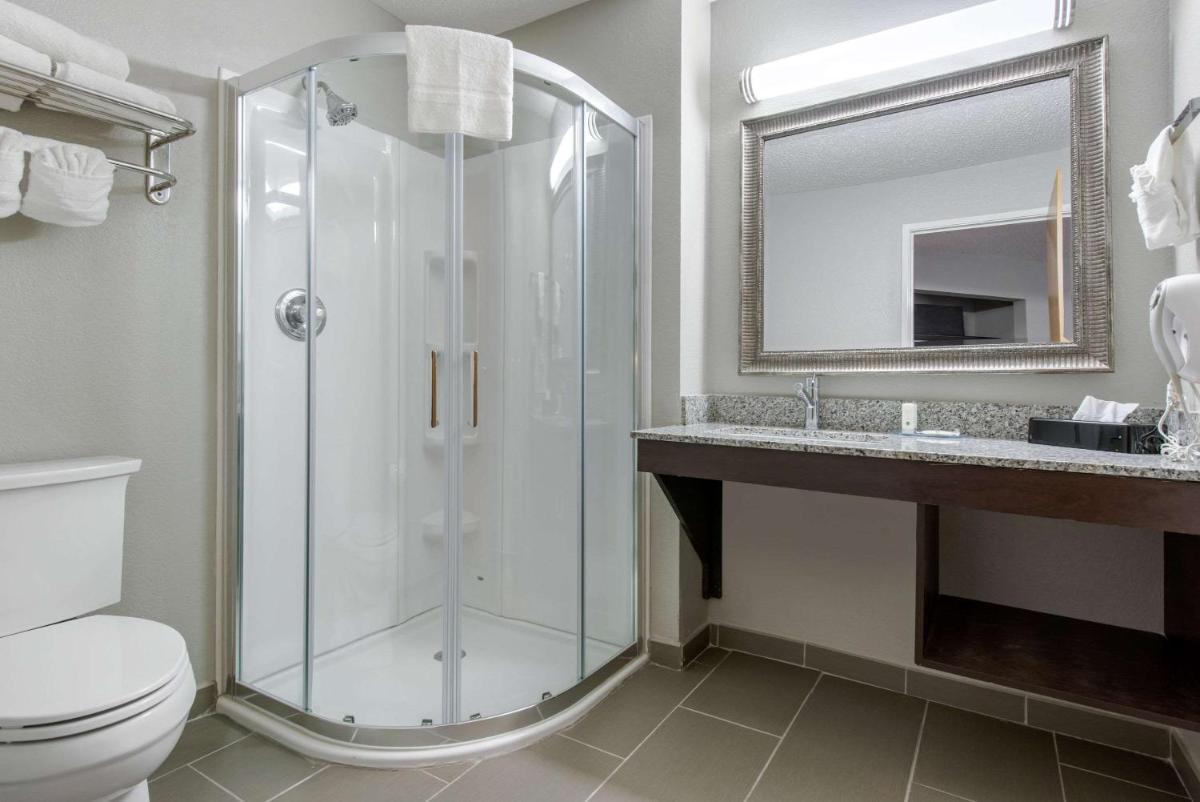 Quality Inn & Suites Brownsburg - Indianapolis West - Housity