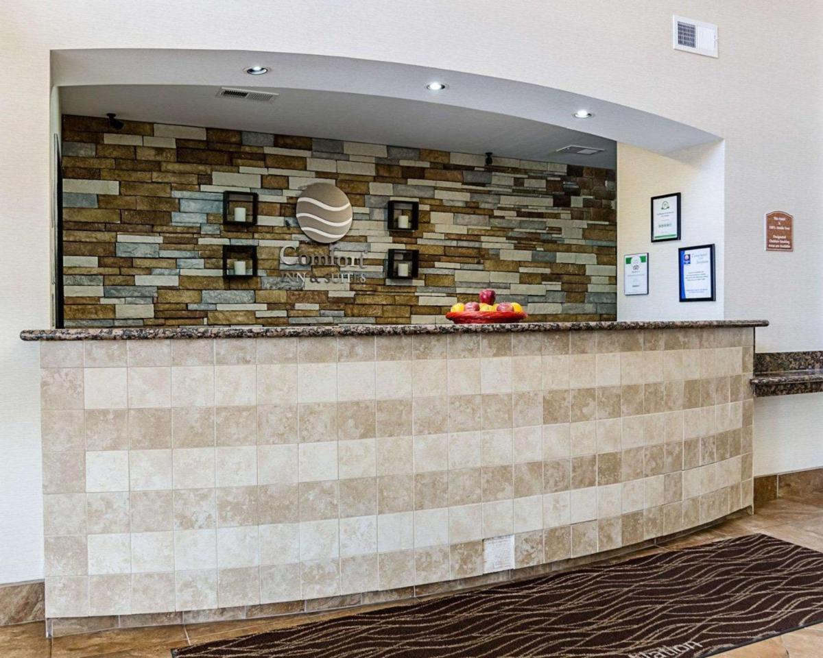 Comfort Inn & Suites Lawrence - University Area - Housity