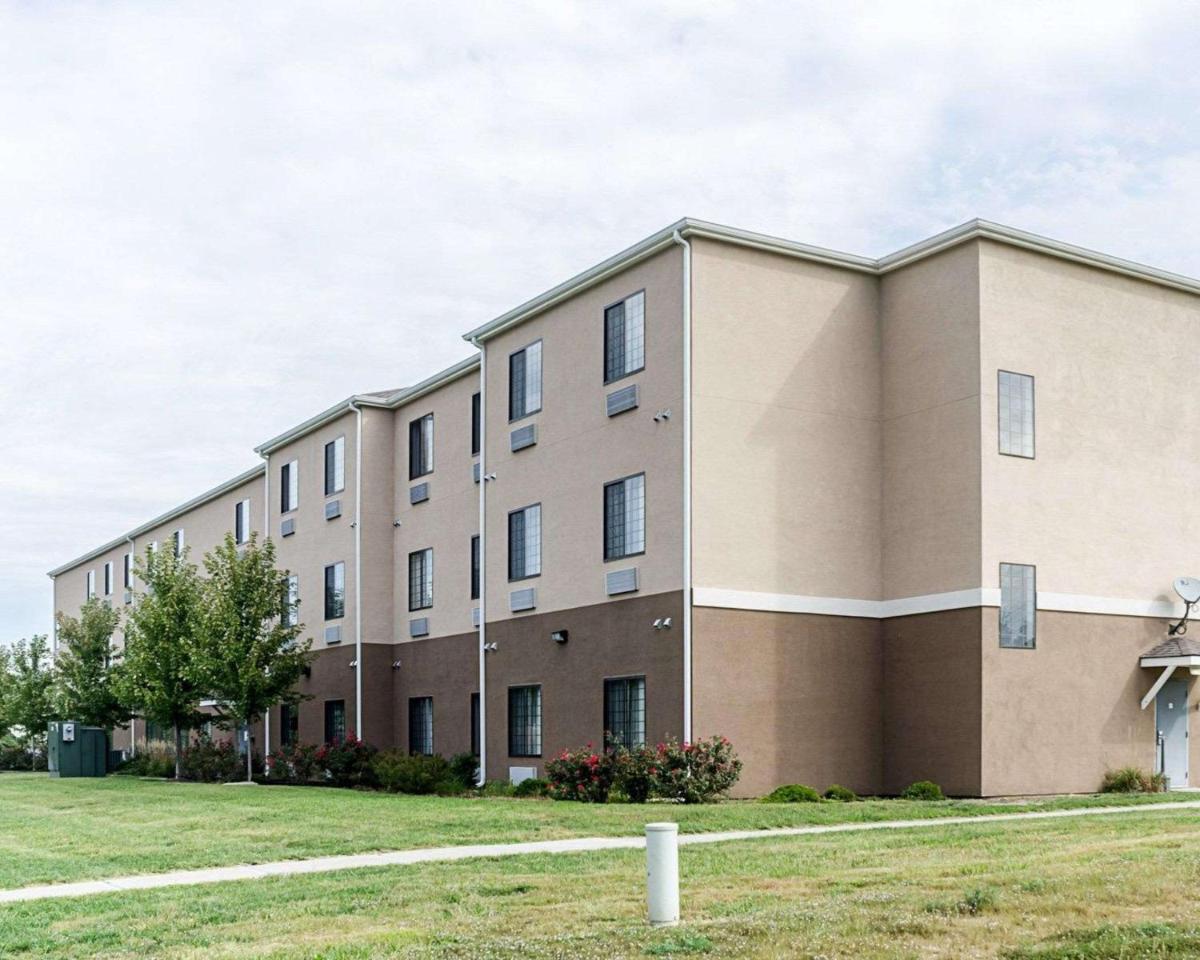 Comfort Inn & Suites Lawrence - University Area - Housity