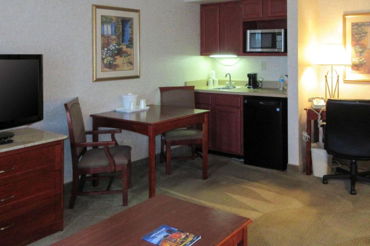 Quality Inn & Suites Albuquerque Midtown - University Area - Housity