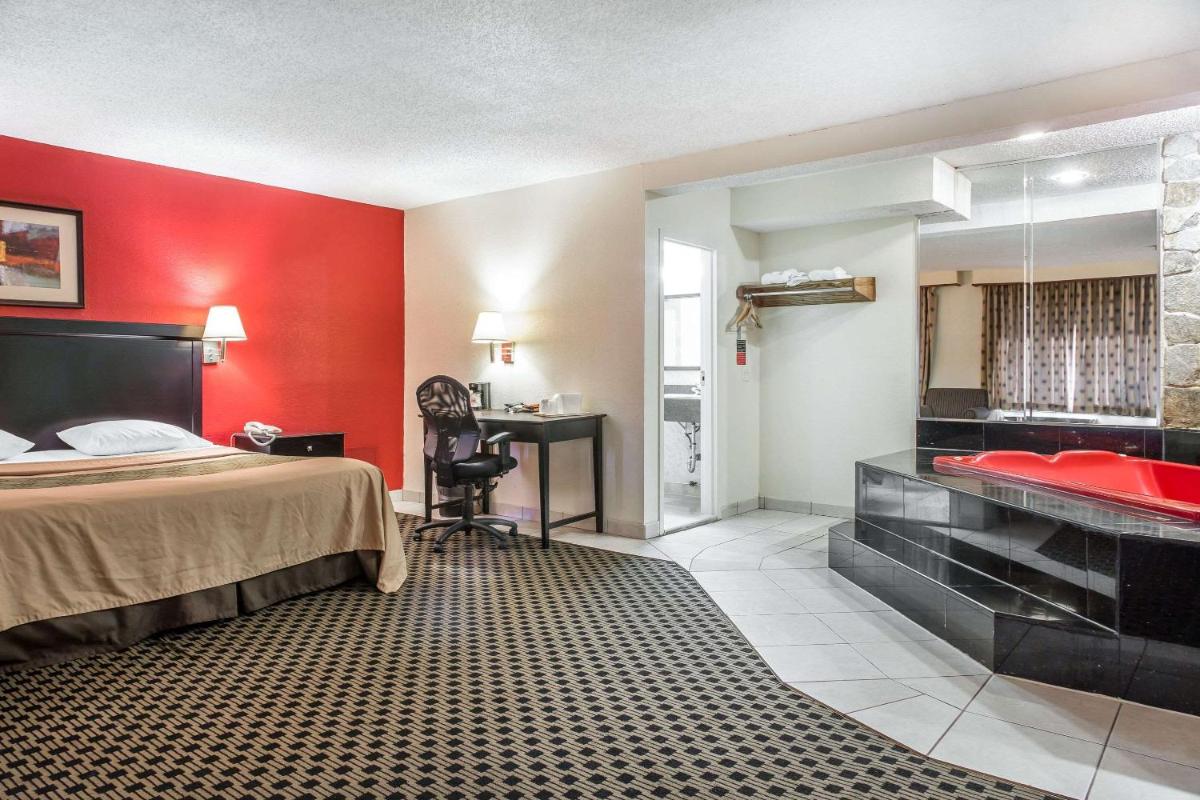 Econo Lodge - Housity