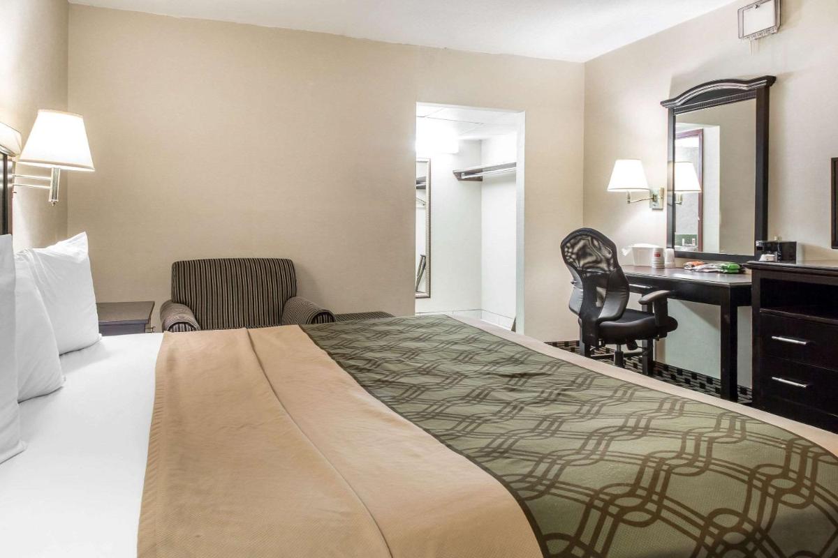 Econo Lodge - Housity