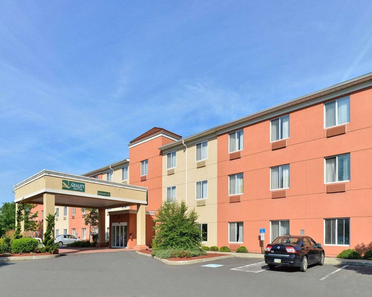 Quality Suites - Housity