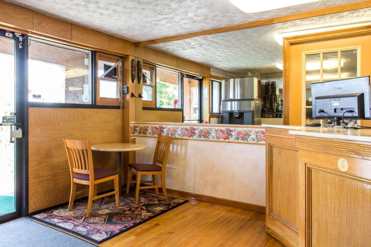 Rodeway Inn & Suites Branford - Guilford - Housity