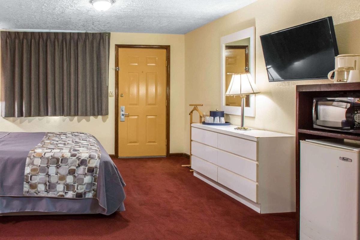 Rodeway Inn & Suites Branford - Guilford - Housity