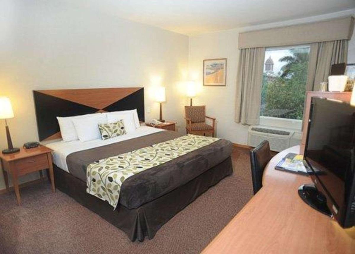 Sleep Inn Paseo Las Damas - Housity