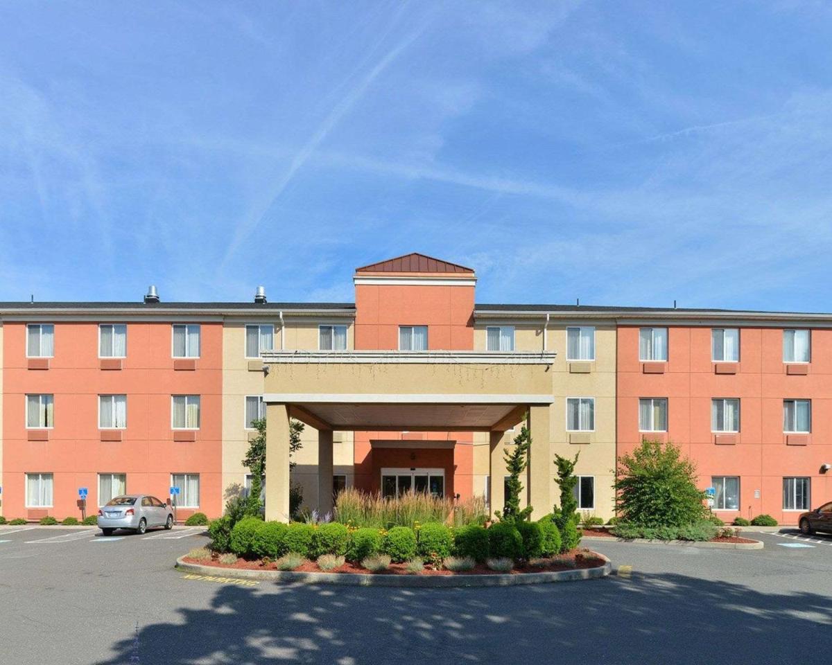 Quality Suites - Housity