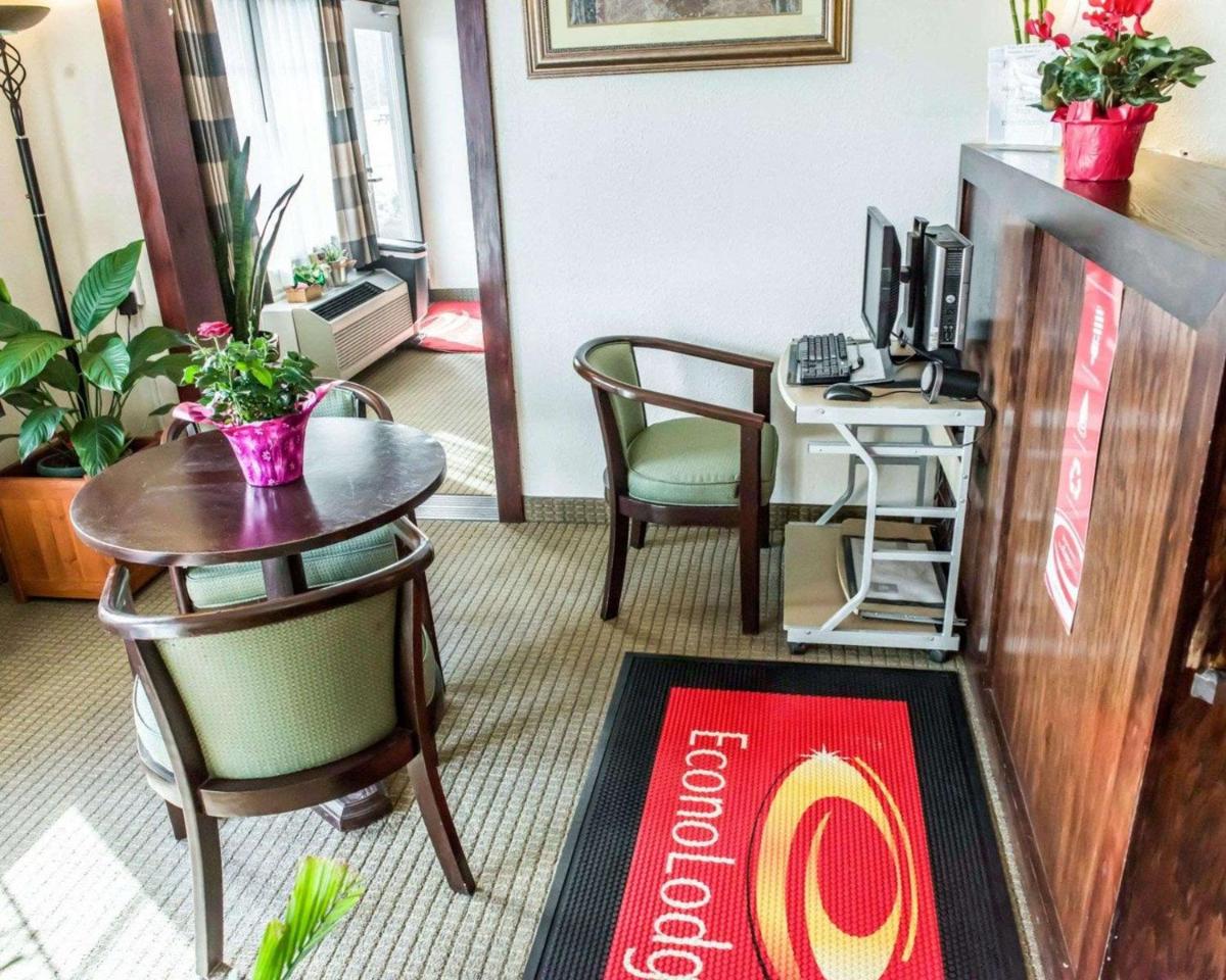 Econo Lodge - Housity
