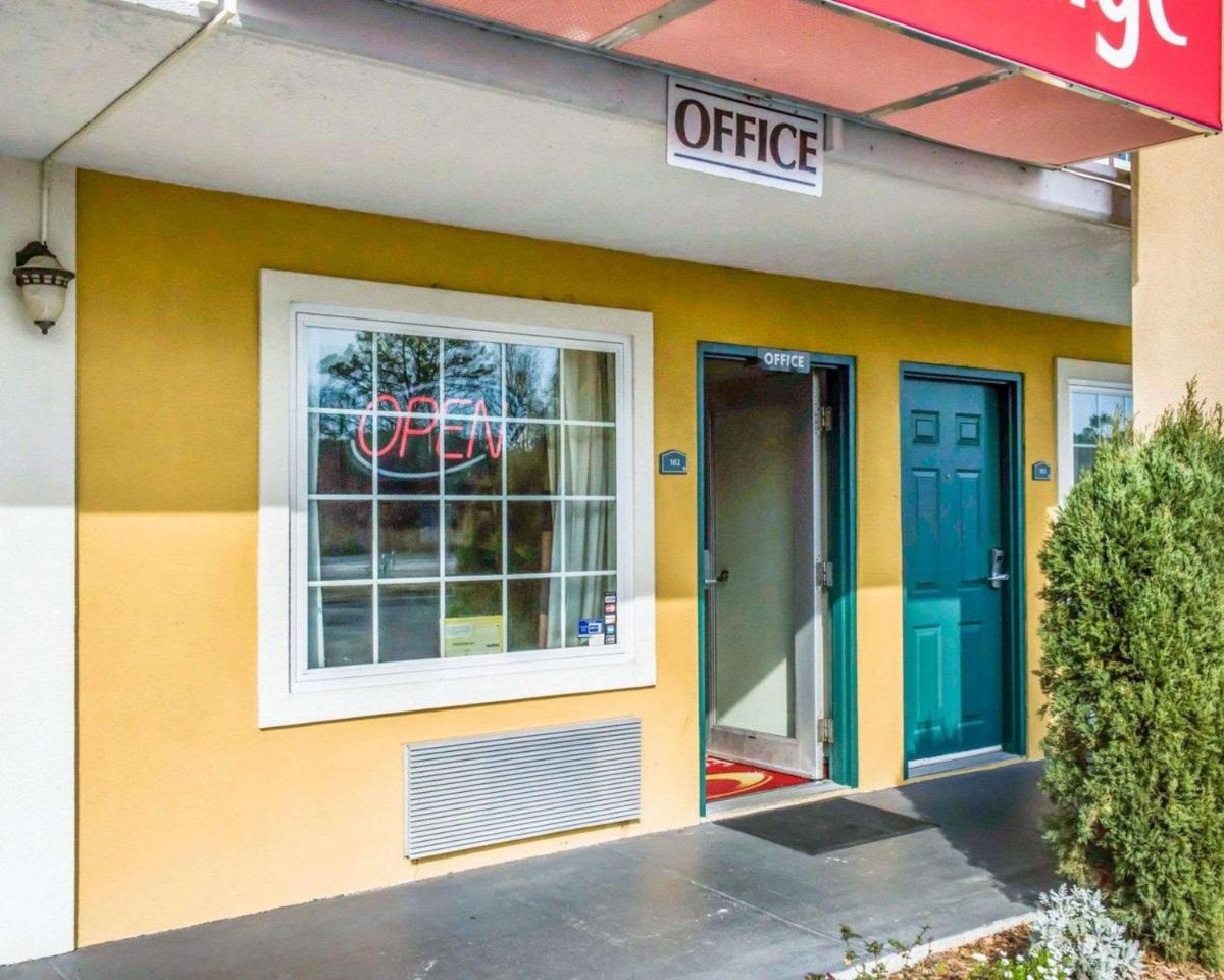 Econo Lodge - Housity