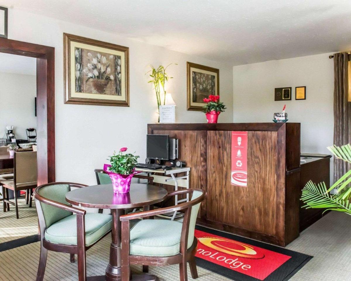 Econo Lodge - Housity
