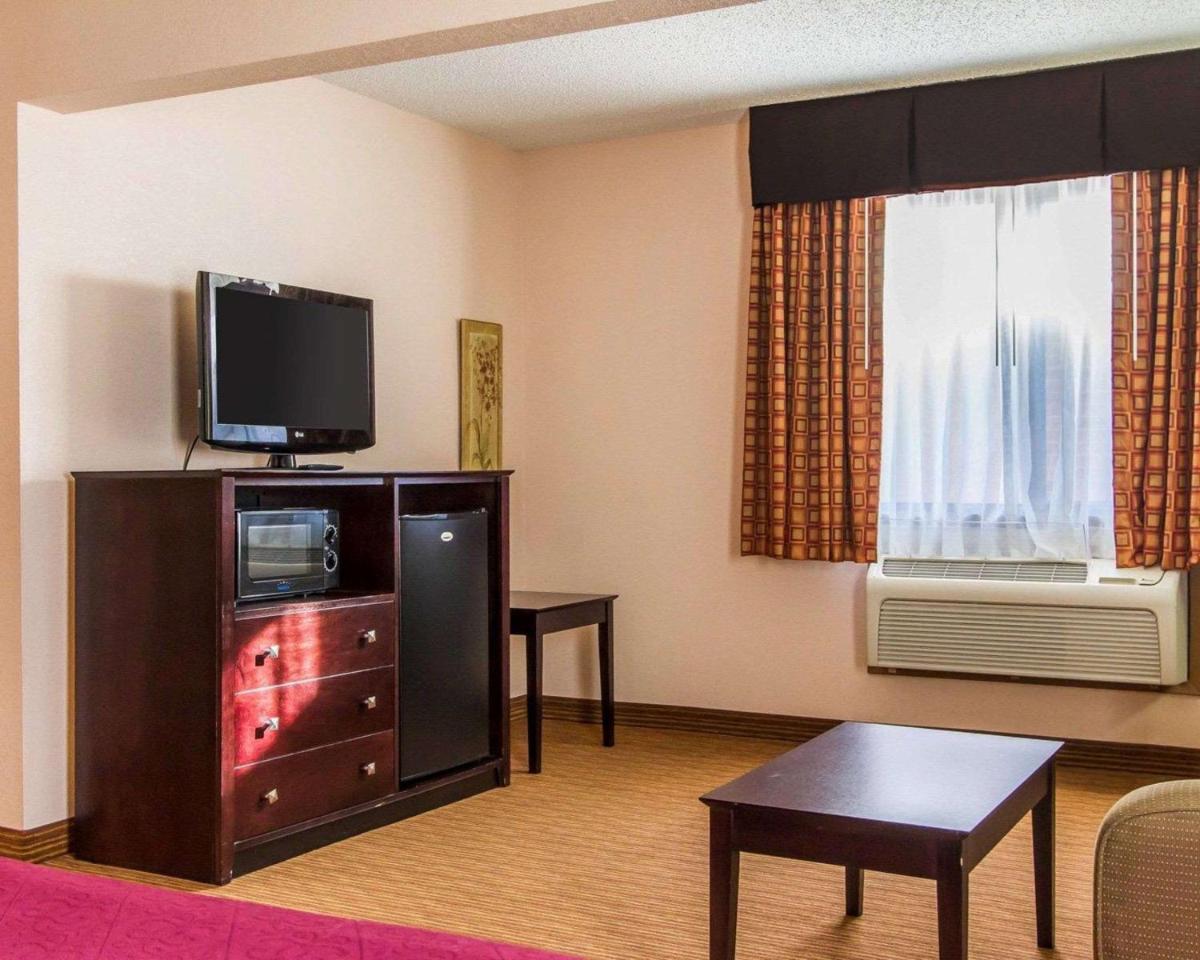 Quality Inn & Suites - Housity