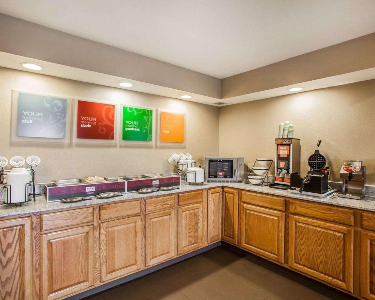 Comfort Inn Marshalltown South - Housity