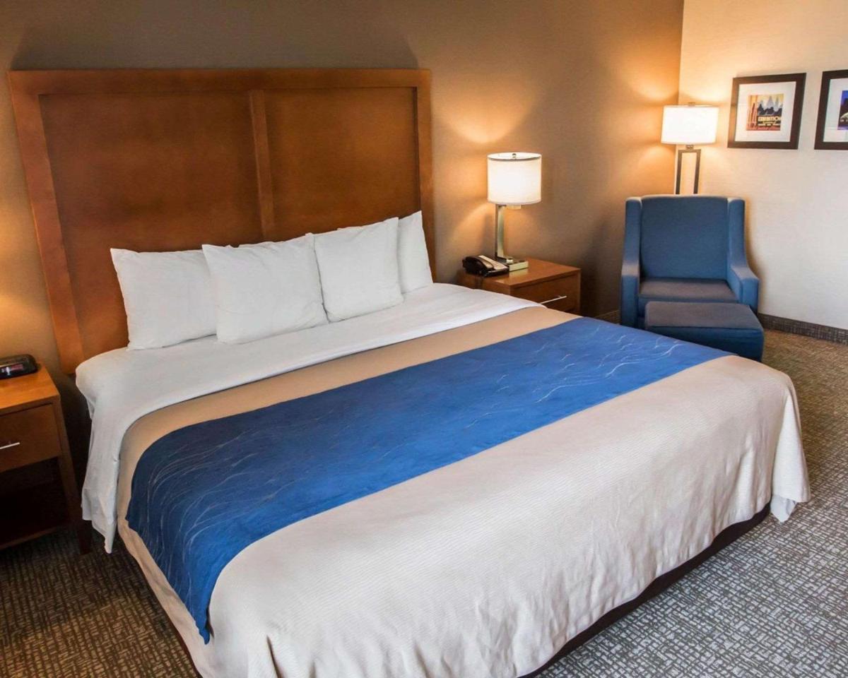Comfort Inn Crystal Lake - Algonquin - Housity
