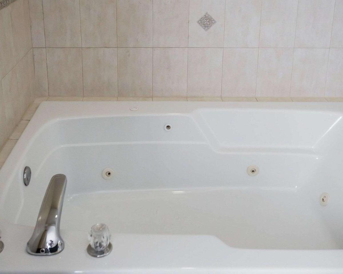 Quality Inn & Suites Dixon near I-88 - Housity