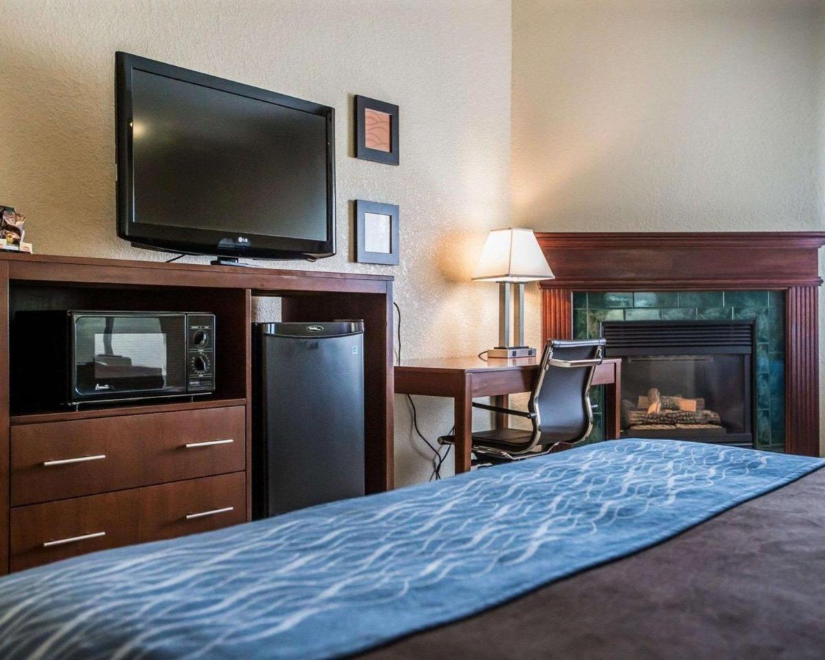 Quality Inn & Suites Dixon near I-88 - Housity