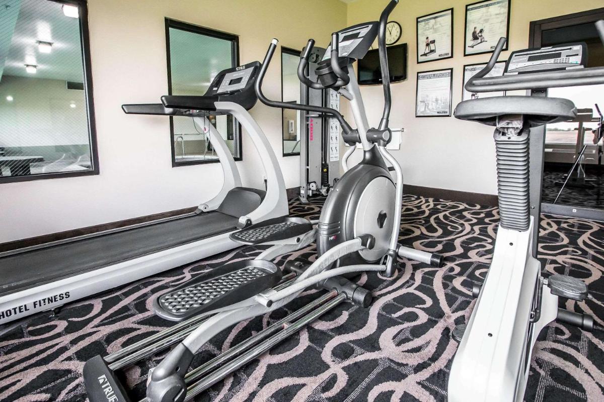 Quality Inn & Suites Mendota near I-39 - Housity