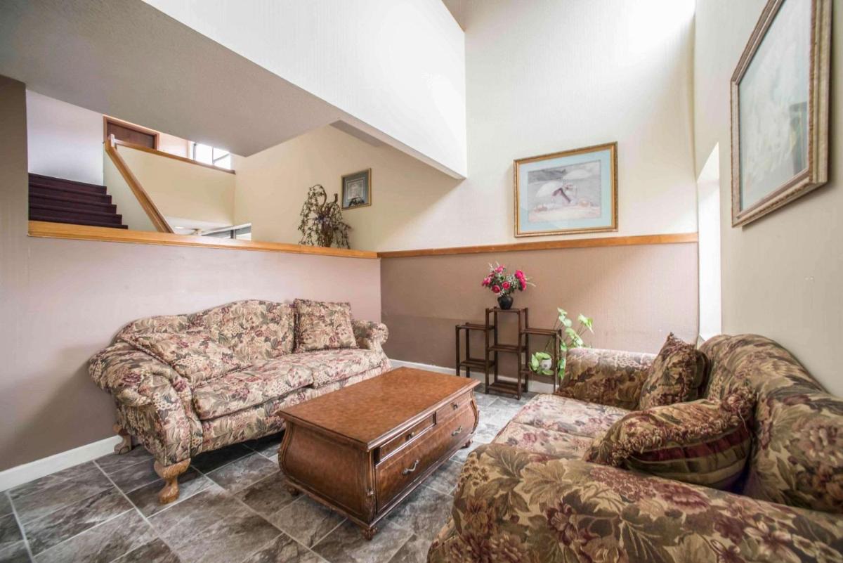 Econo Lodge Marion - Housity